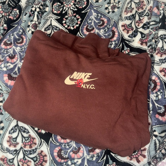 Nike NYC Crop Hoodie - Picture 2 of 5